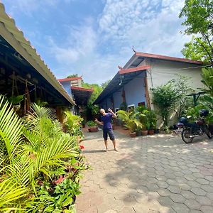 Derm Svay Guesthouse - Yoga & Cafe